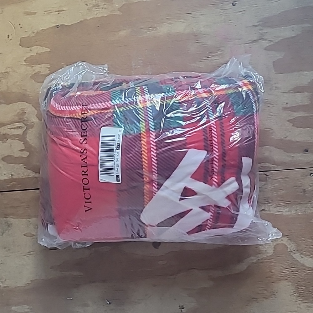 BNWT Victoria's Secret blanket.